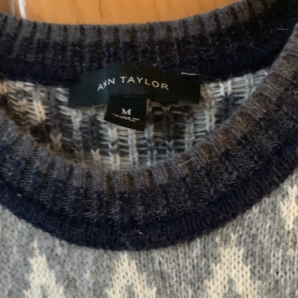 Ann Taylor Sweater Shell - Size M - Picture 2 of 3